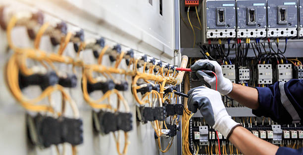 Professional Electrician technician working in Ann Arbor, MI